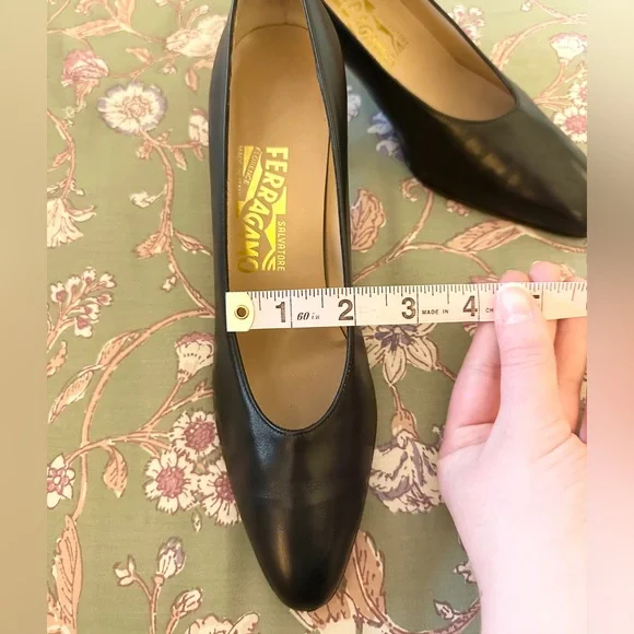 Vintage Ferragamo Cone Heels Navy Pumps 7.5 AA Narrow Pump 2.5” Italy Leather - Picture 11 of 16